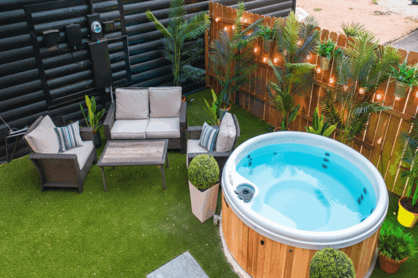 Cabin R Hot Tub Uncovered